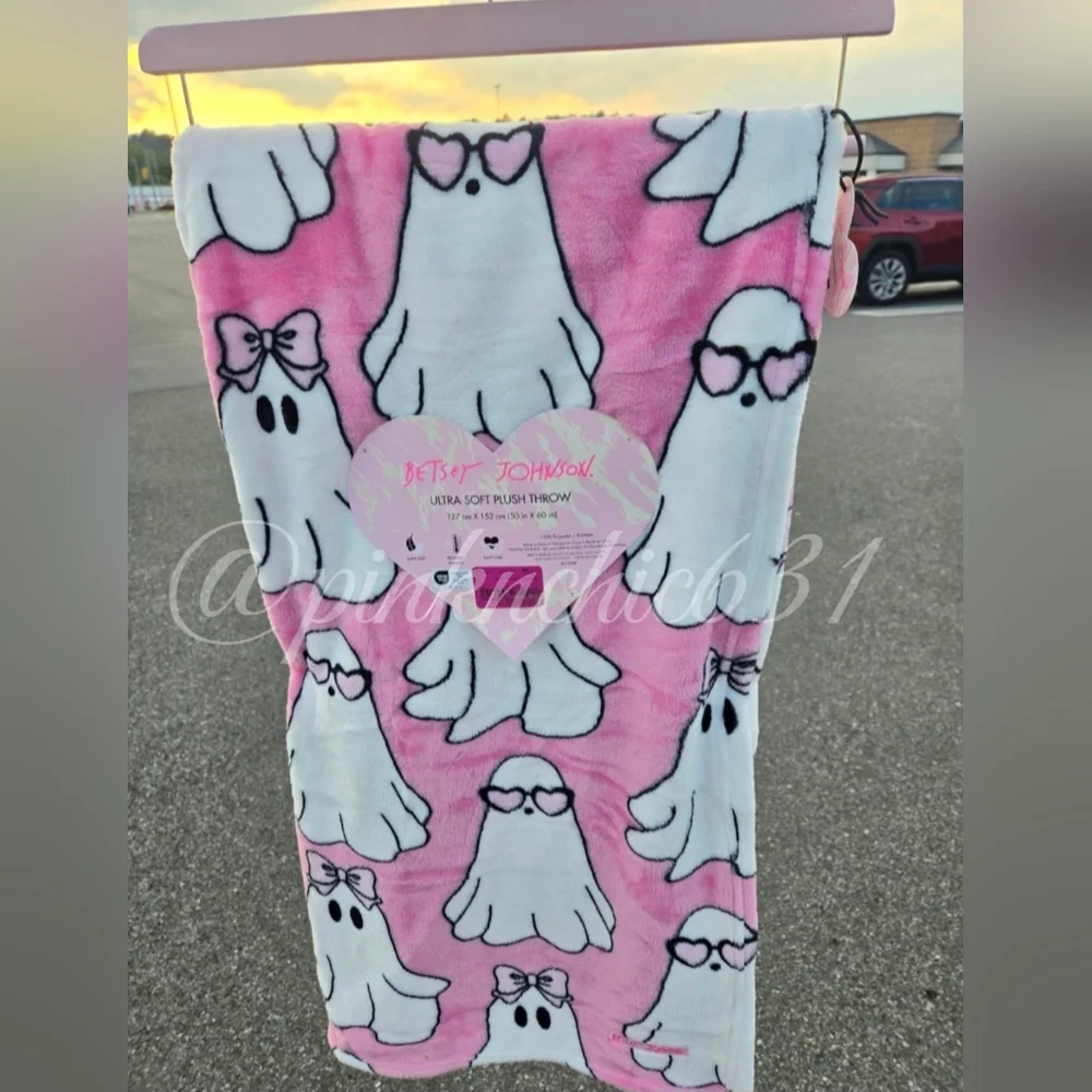 Viral Betsey Johnson Pink Coquette Bow and Sunglasses Plush Ghost Throw Blanket